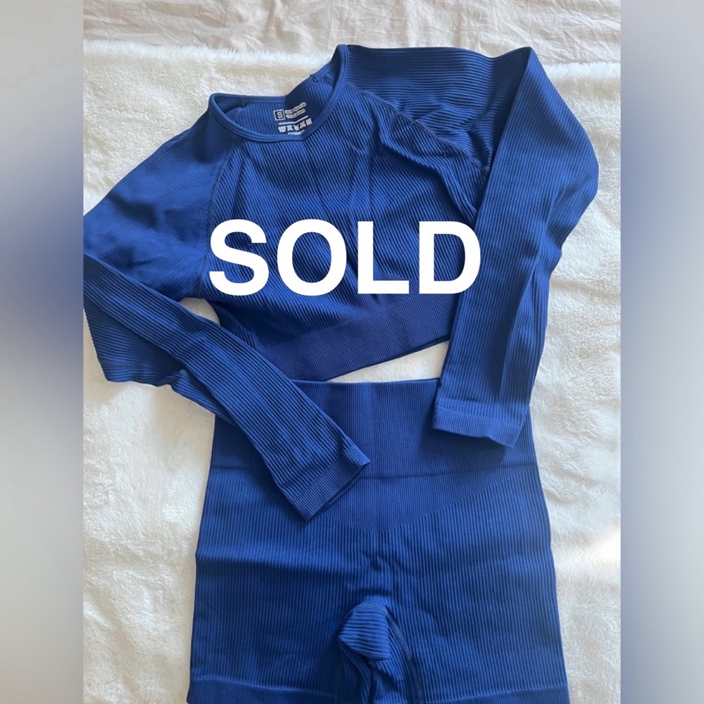 Amazon royal blue seamless activewear two-piece set. Size small, never worn.